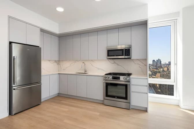 23-10 42 Road #21C, Queens, NY 11101