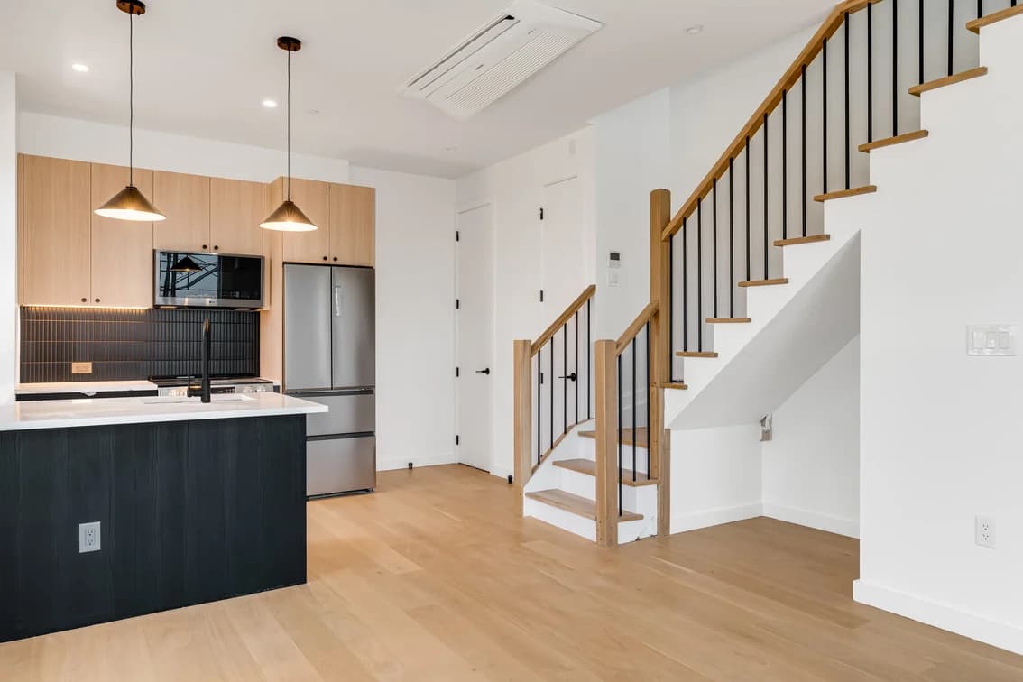 11-34 35 Avenue #202, Queens, NY 11106