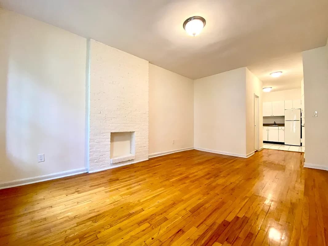 427 East 83 Street #2C, Manhattan, NY 10028 apartment_living_room 1