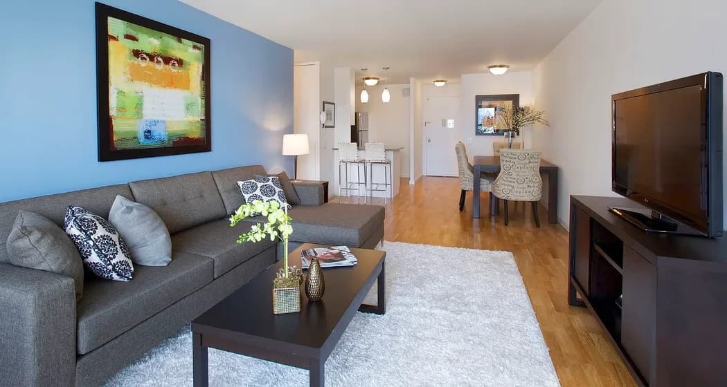 355 South End Avenue #27K, Manhattan, NY 10280 apartment_living_room 1