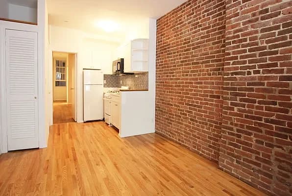 313 E 81 St #1FE, Manhattan, NY 10028 apartment_living_room 1