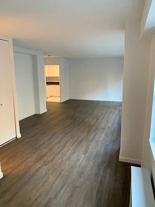 330 East 46 Street #PHG, Manhattan, NY 10017 apartment_living_room 1