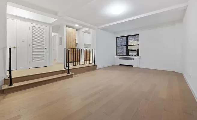 231 East 76 Street #8G, Manhattan, NY 10021 apartment_living_room 1