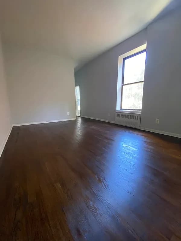 329 West 101 Street #4C, Manhattan, NY 10025 apartment_living_room 1