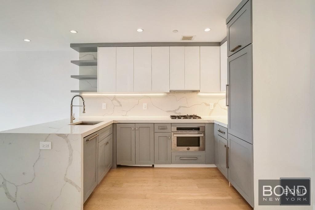 11-07 Welling Court #6C, Queens, NY 11102