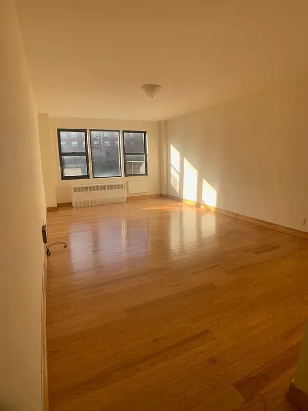 179 Bennett Avenue #9E, Manhattan, NY 10040 apartment_living_room 1