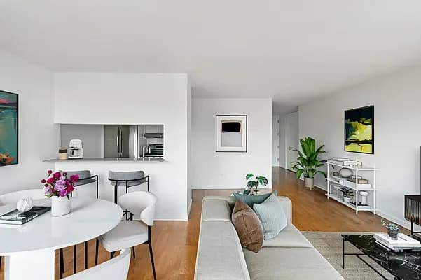 200 West 60 Street #21B, Manhattan, NY 10023 apartment_living_room 1