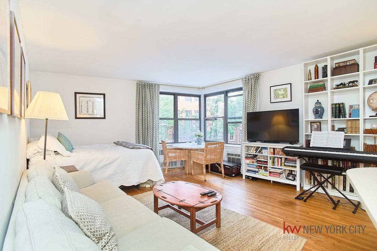 165 Christopher Street #2Q, Manhattan, NY 10014 1