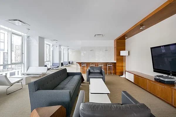 200 Chambers Street #12-B, Manhattan, NY 10007 apartment_living_room 1