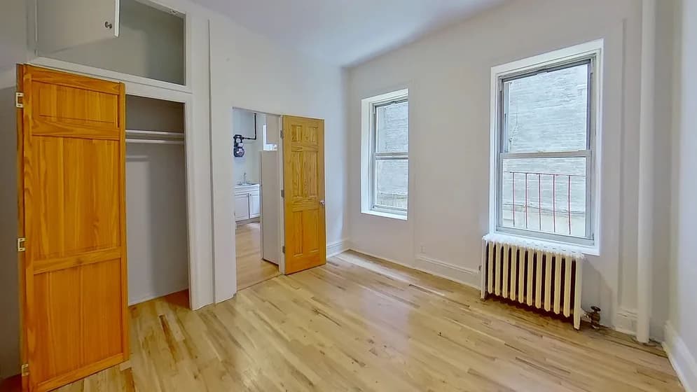 230 Thompson Street #5, Manhattan, NY 10012 apartment_living_room 1