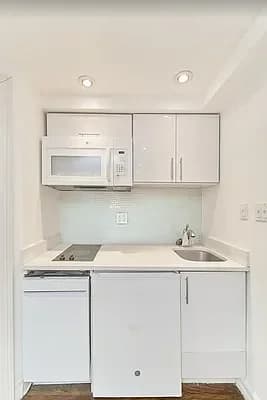226 W 13 St #1, Manhattan, NY 10011