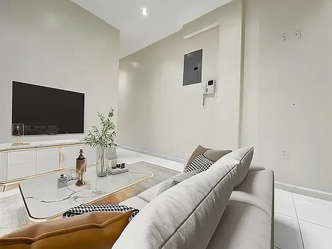 303 East 85 Street #9, Manhattan, NY 10028 apartment_living_room 1