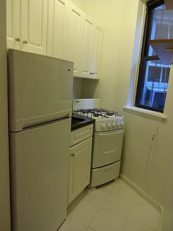 417 East 72 Street #3I, Manhattan, NY 10021 apartment_kitchen 1