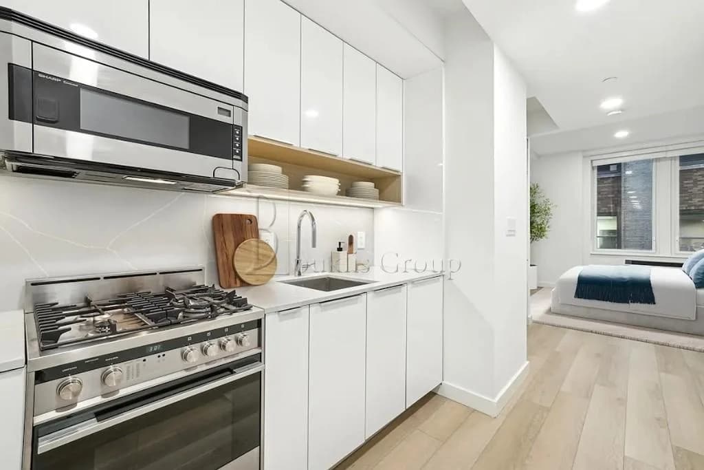 20 Broad Street #1706, Manhattan, NY 10005 1