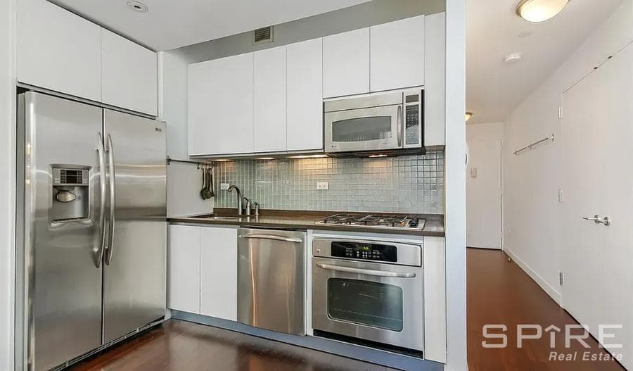 306 Gold Street #8K, Brooklyn, NY 11201 1