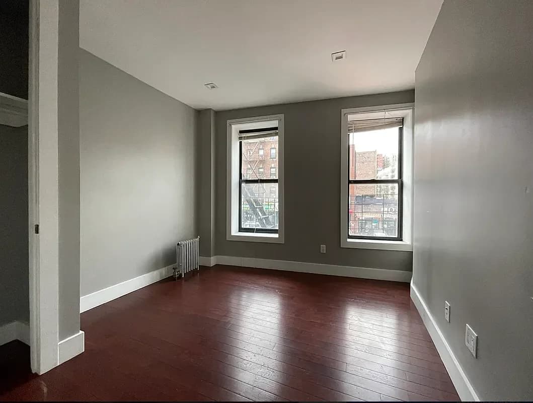 4308 Broadway #2, Manhattan, NY 10033 apartment_living_room 1