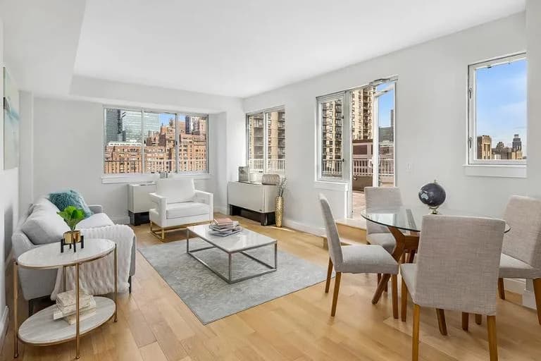 308 East 38 Street #17, Manhattan, NY 10016 apartment_living_room 1