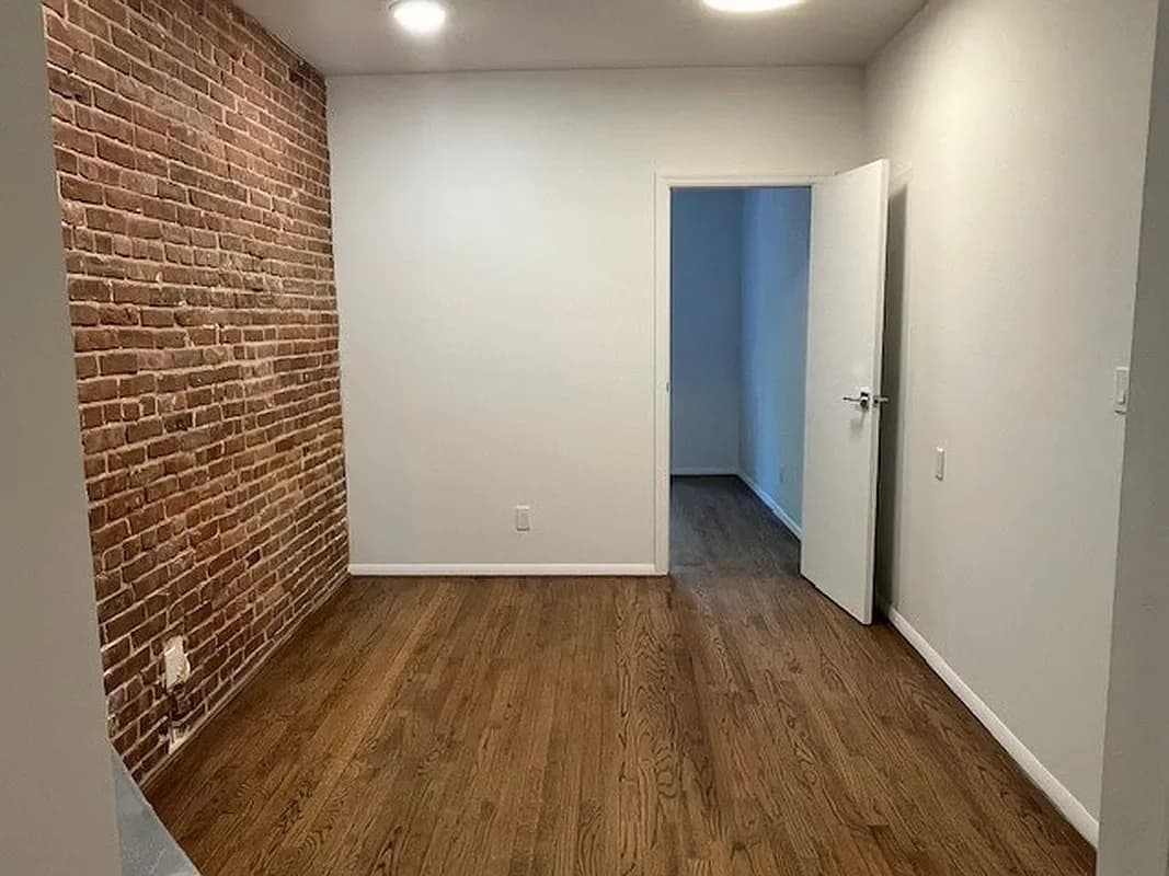 321 East 75 Street #1FE, Manhattan, NY 10021 apartment_living_room 1