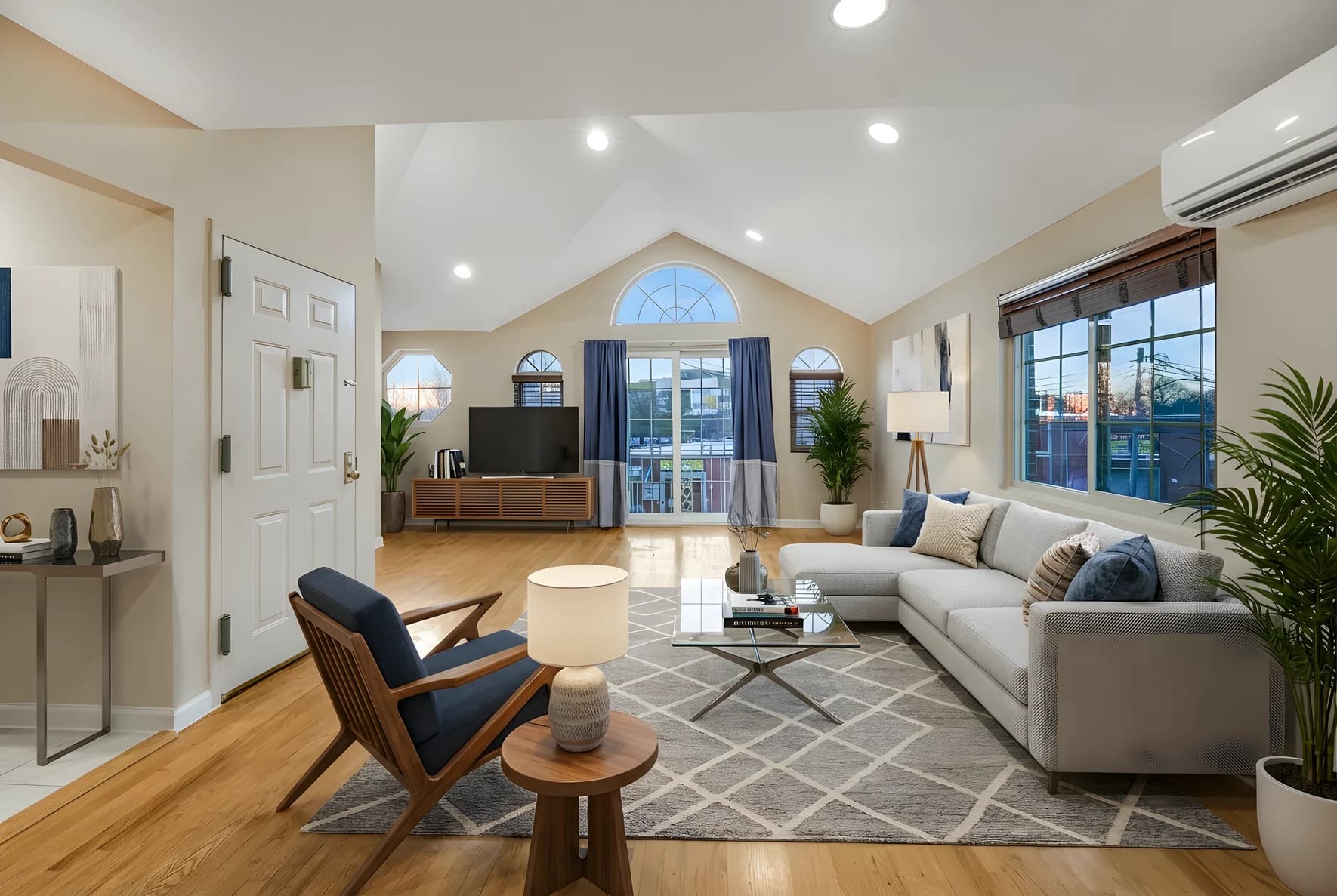 88-10 70 Road #2, Queens, NY 11375 1