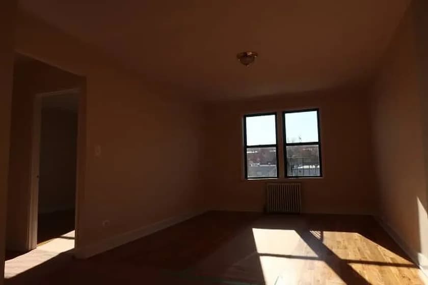 18-24 21 Avenue #3a, Queens, NY 11105 apartment_living_room 1