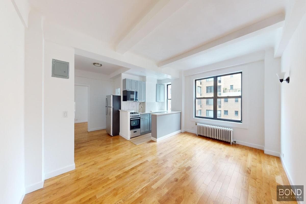 201 East 35 Street #9JK, Manhattan, NY 10016 apartment_living_room 9