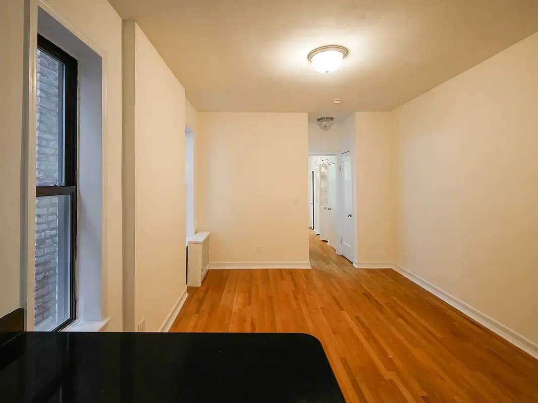 204 West 98 Street #3H, Manhattan, NY 10025 apartment_living_room 1