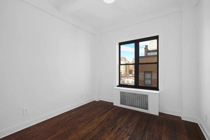 19 West 69 Street #904, Manhattan, NY 10023 apartment_living_room 1