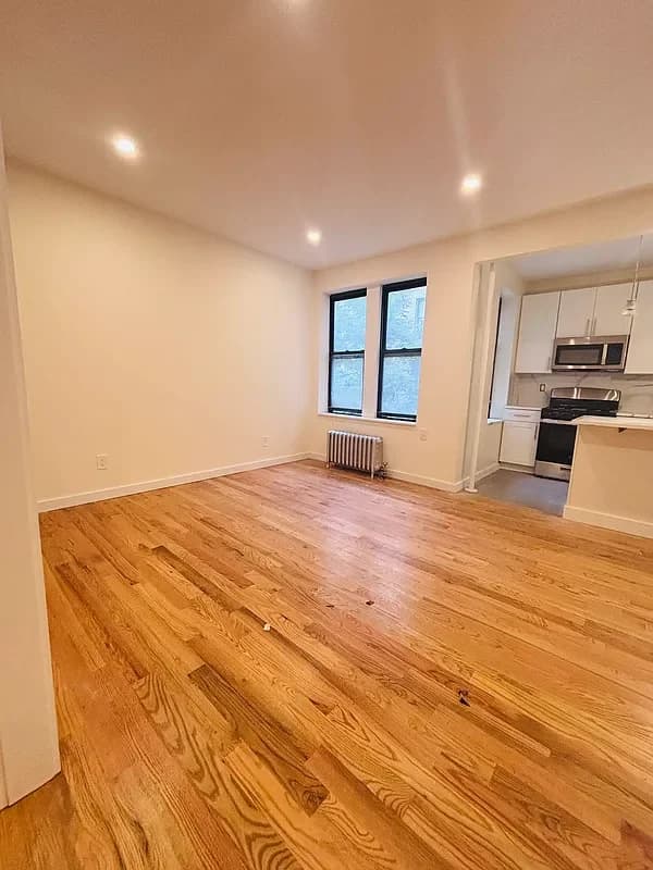 801 West 181 Street #33, Manhattan, NY 10033 apartment_living_room 1
