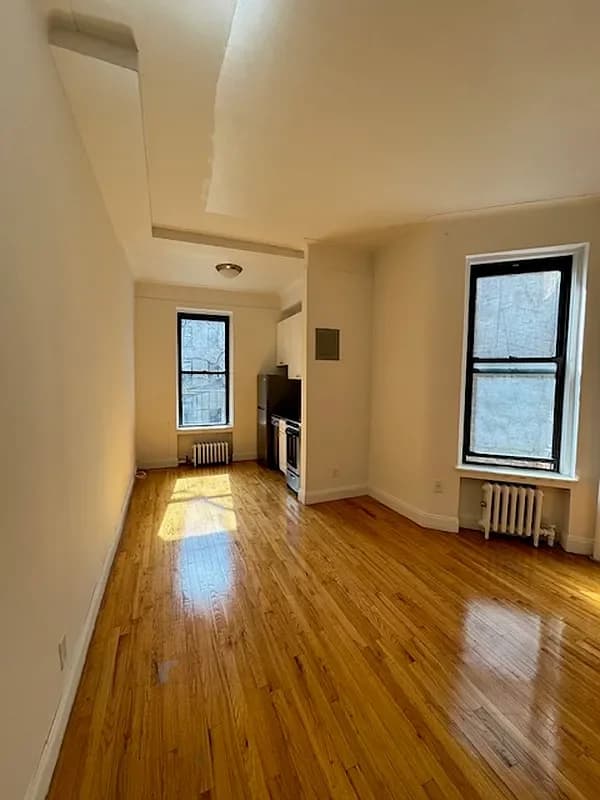 204 East 84 Street #3H, Manhattan, NY 10028 apartment_living_room 1