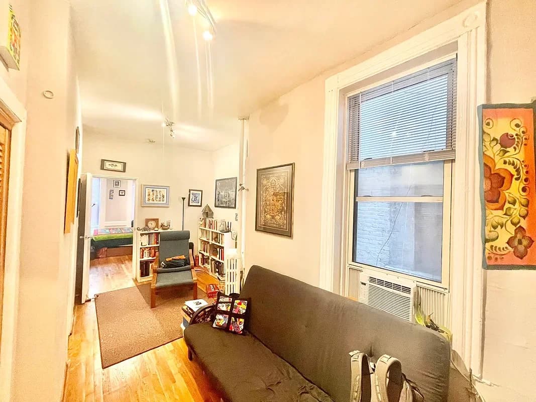 208 East 25 Street #34, Manhattan, NY 10010 apartment_living_room 1