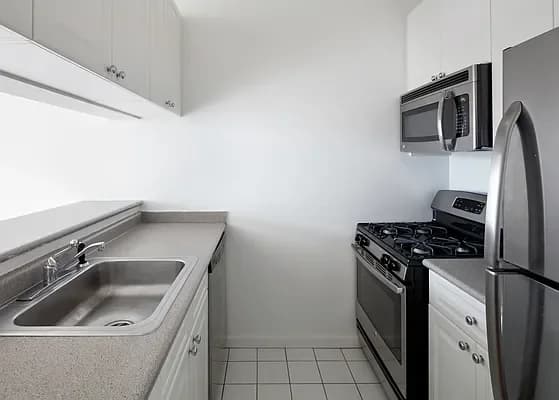 75 West Street #15A, Manhattan, NY 10006 apartment_kitchen 1