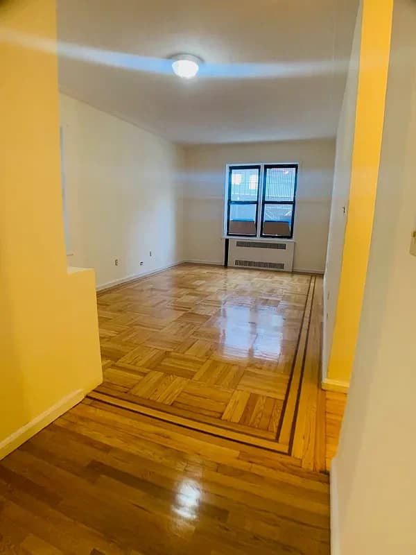 10 Hillside Avenue #1P, Manhattan, NY 10040 apartment_living_room 1