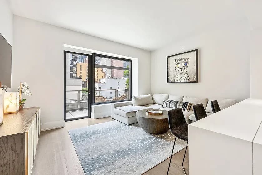 301 East 50 Street #5B, Manhattan, NY 10022 apartment_living_room 1