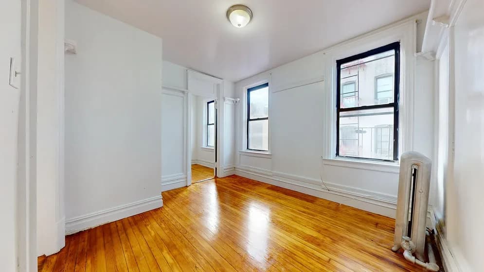 2485 Elm Place #2E, Bronx, NY 10458 apartment_living_room 1