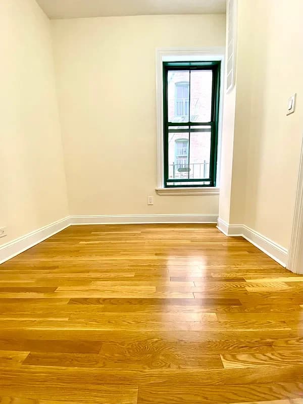 531 East 78 Street #2H, Manhattan, NY 10075 apartment_living_room 1
