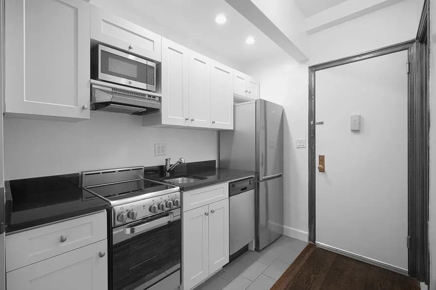 24 5 Avenue #1422, Manhattan, NY 10011 apartment_kitchen 1