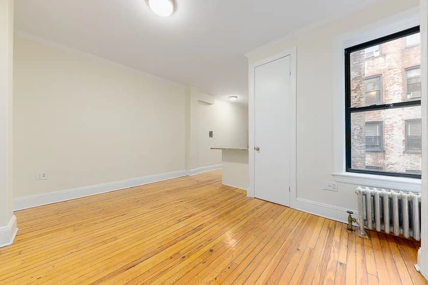 270 15 Street #6, Brooklyn, NY 11215 apartment_living_room 1