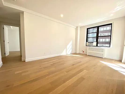 160 East 48 Street #7G, Manhattan, NY 10017 apartment_living_room 1