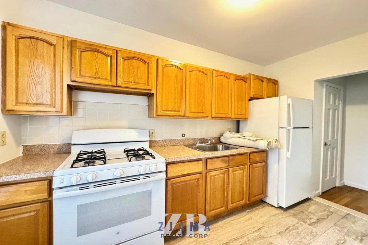 114 Albemarle Road #B11, Brooklyn, NY 11218 1