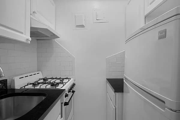253 West 72 Street #604, Manhattan, NY 10023 apartment_kitchen 1