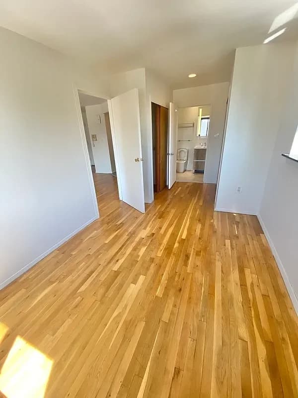 230 East 30 Street #5G, Manhattan, NY 10016 apartment_living_room 1