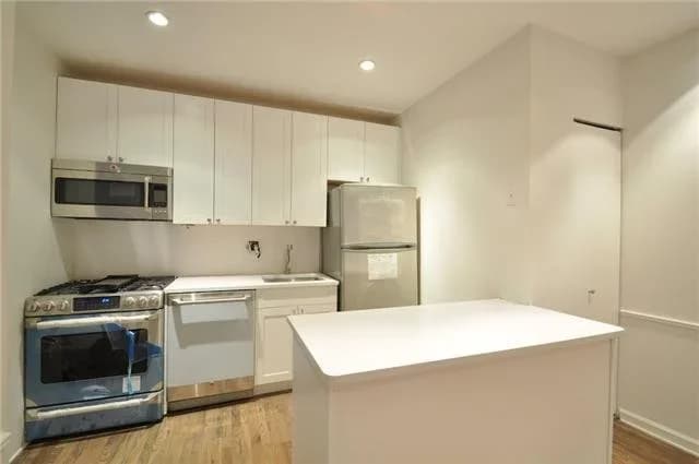 226 E 70 St #2B, Manhattan, NY 10021