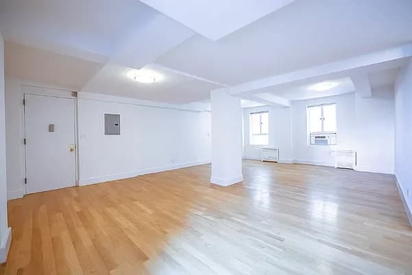 752 West End Avenue #19A, Manhattan, NY 10025 apartment_living_room 1