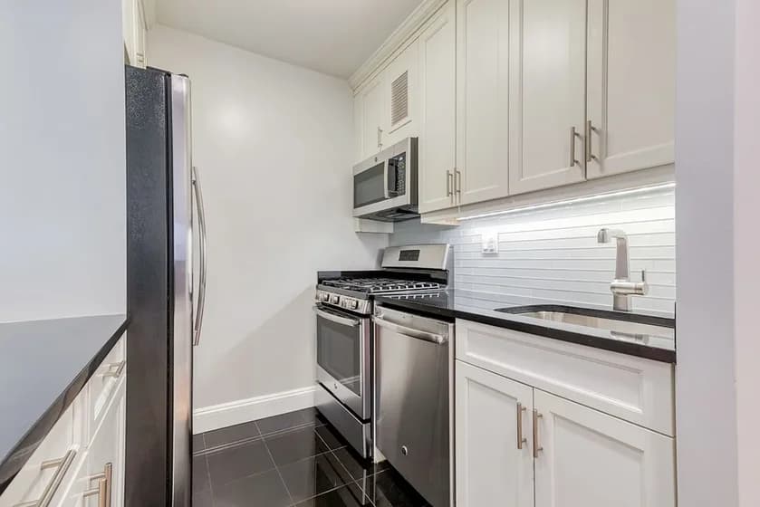 20 West 64 Street #22D, Manhattan, NY 10023 apartment_kitchen 1