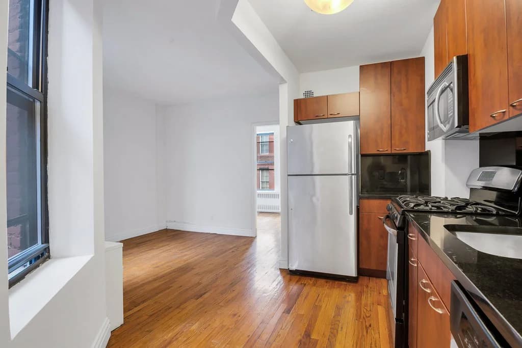 226 East 25 Street #3C, Manhattan, NY 10010 1