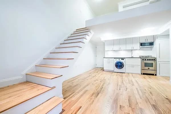 210 East 22 Street #5C, Manhattan, NY 10010 apartment_living_room 1