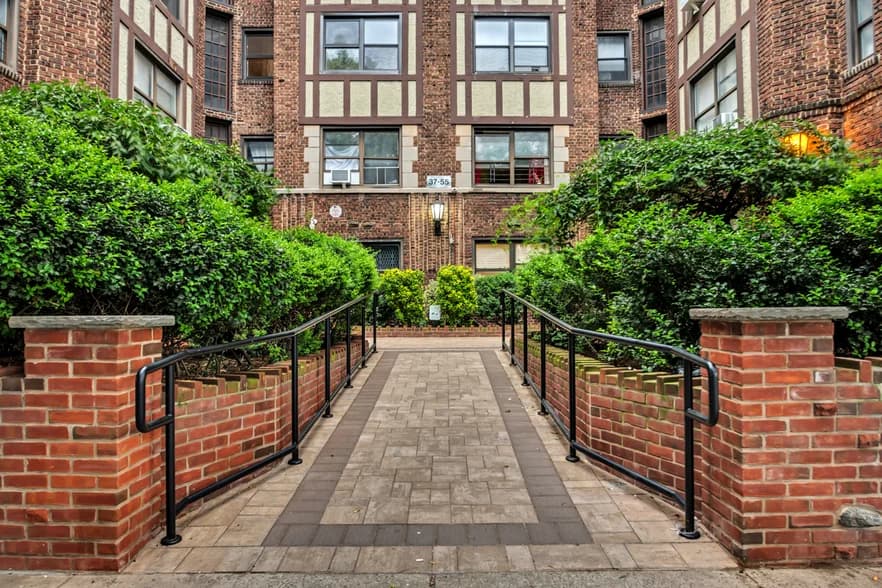 37-55 77 Street #3K, Queens, NY 11372 8