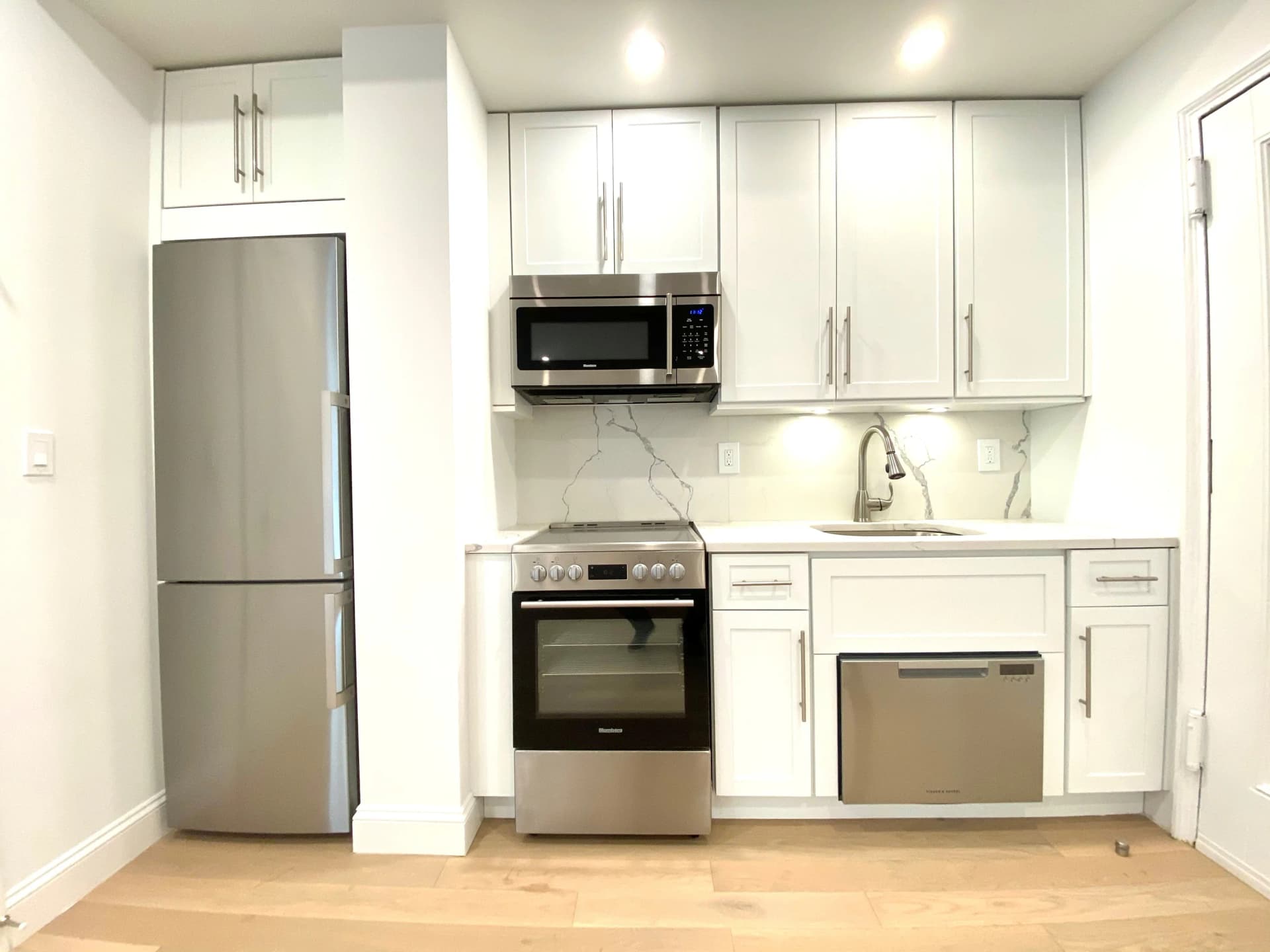 160 East 48 Street #3C-1, Manhattan, NY 10017 1