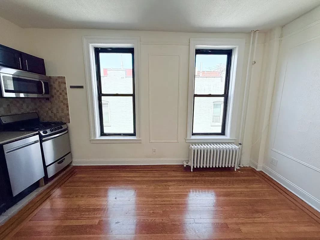 2521 31 Avenue #C42, Queens, NY 11102 apartment_living_room 1