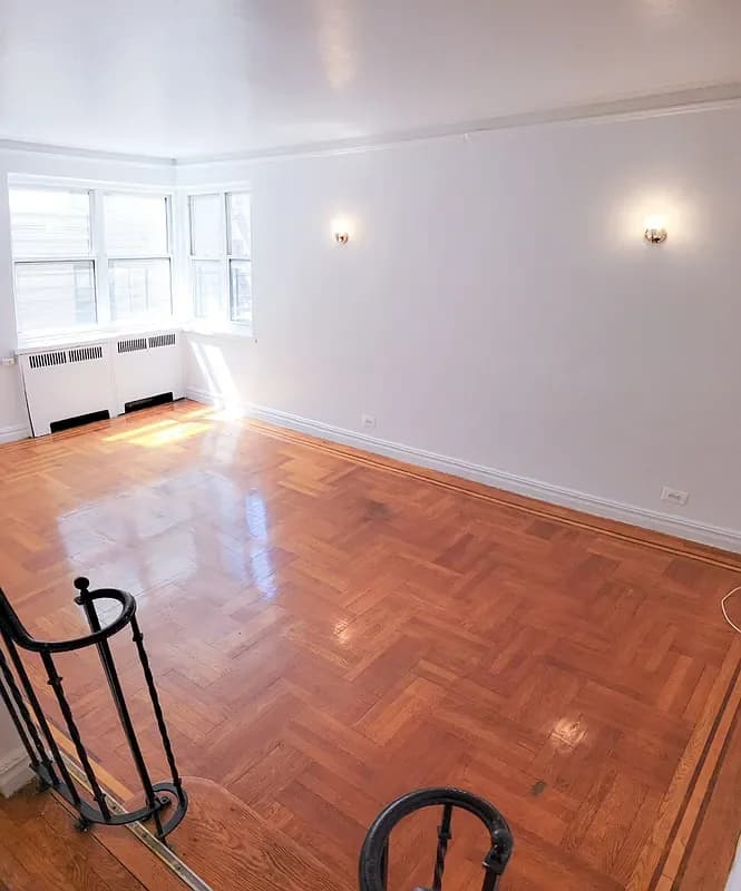 711 Walton Avenue #4-C, Bronx, NY 10451 apartment_living_room 1
